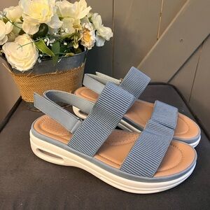 Woman’s Blue orthotic sandals size 7 1/2